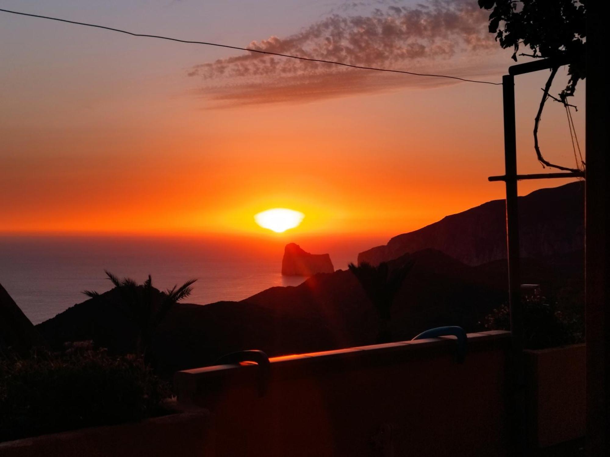 Vista Sul Pan di Zucchero Nebida Bilik gambar